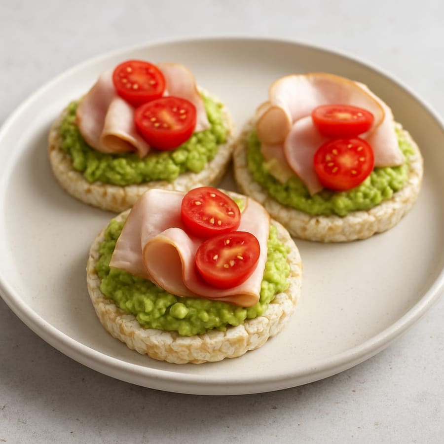 Corn cakes with avocado and turkey