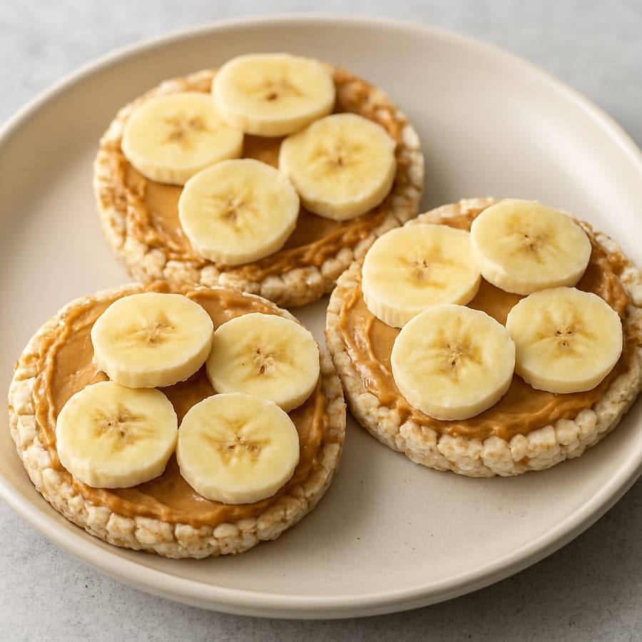 Corn cakes with peanut butter and banana