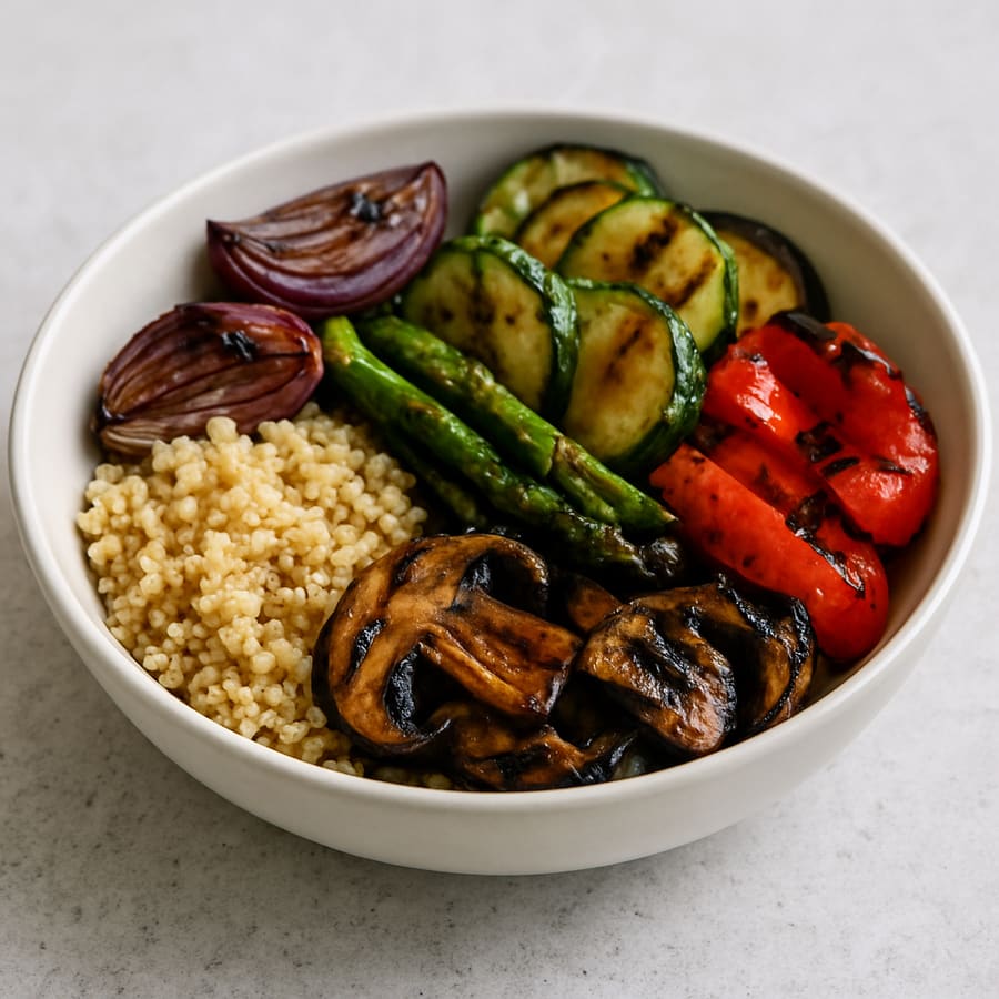 Gegrillte Gemüse-Quinoa-Schüssel